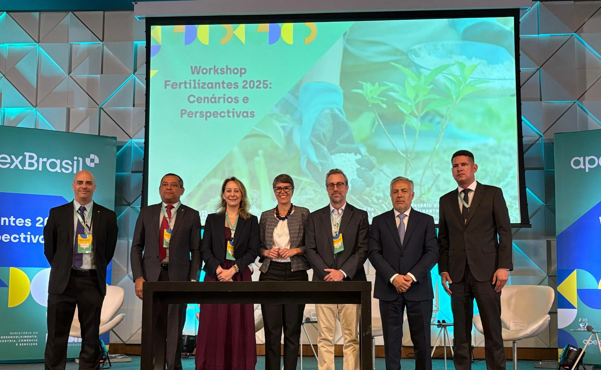 Workshop em Brasília discute alternativas para reduzir dependência de fertilizantes importados e ampliar produção agrícola nacional