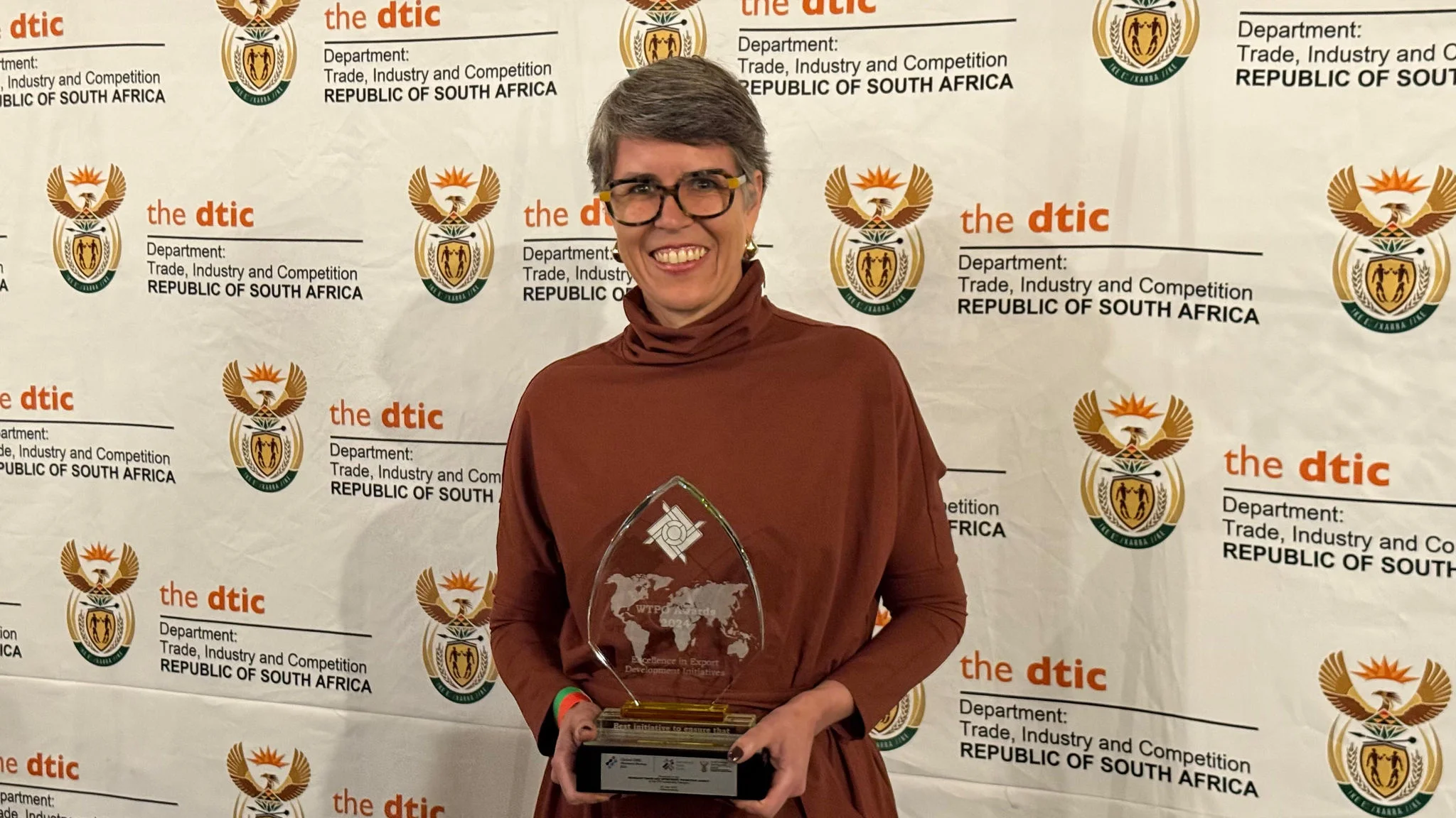 Programa Mulheres e Negócios Internacionais da ApexBrasil recebe troféu da World Trade Promotion Organizations