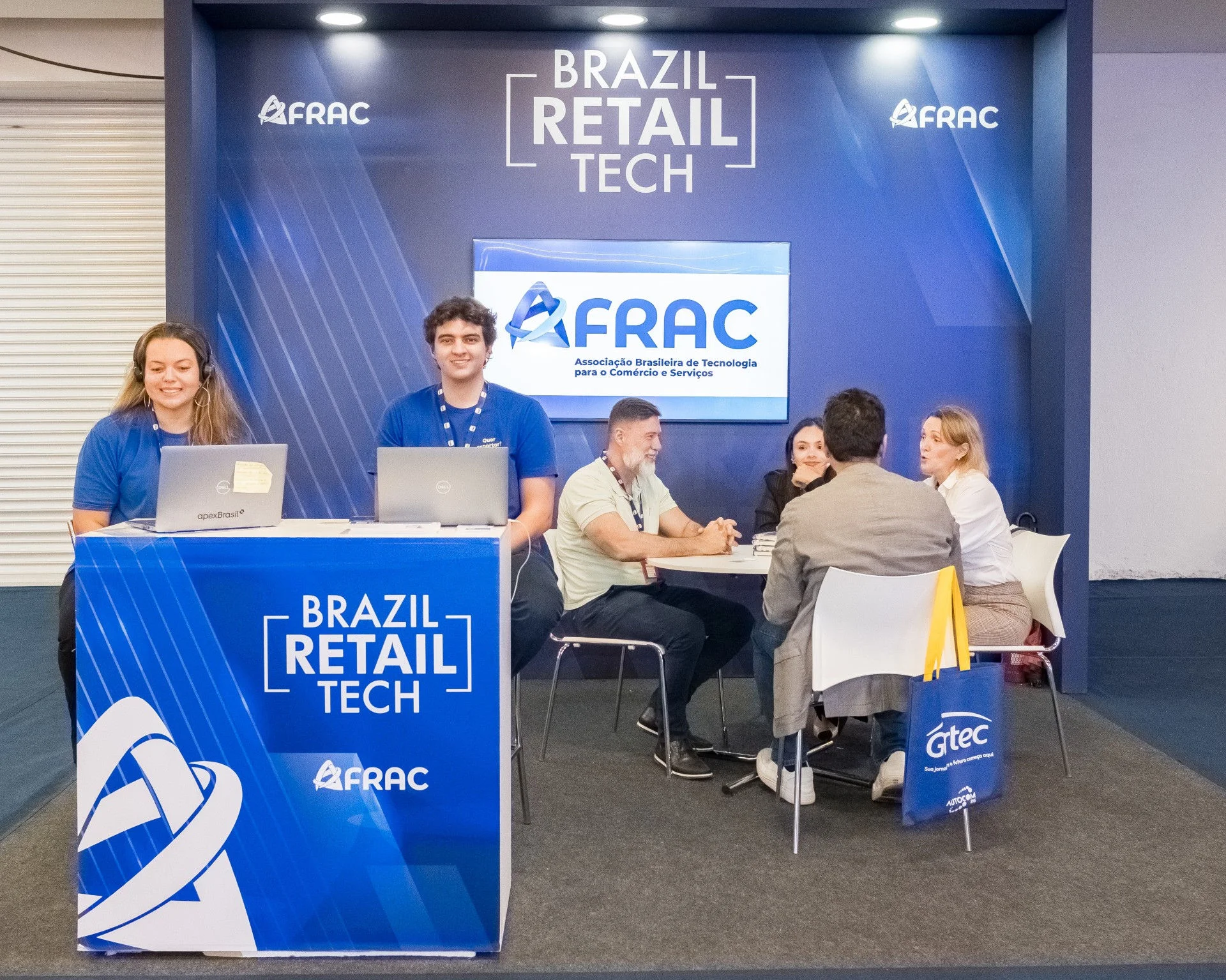Brasil busca US$ 30 milhões em exportações de tecnologia para o varejo com novo projeto da AFRAC e ApexBrasil