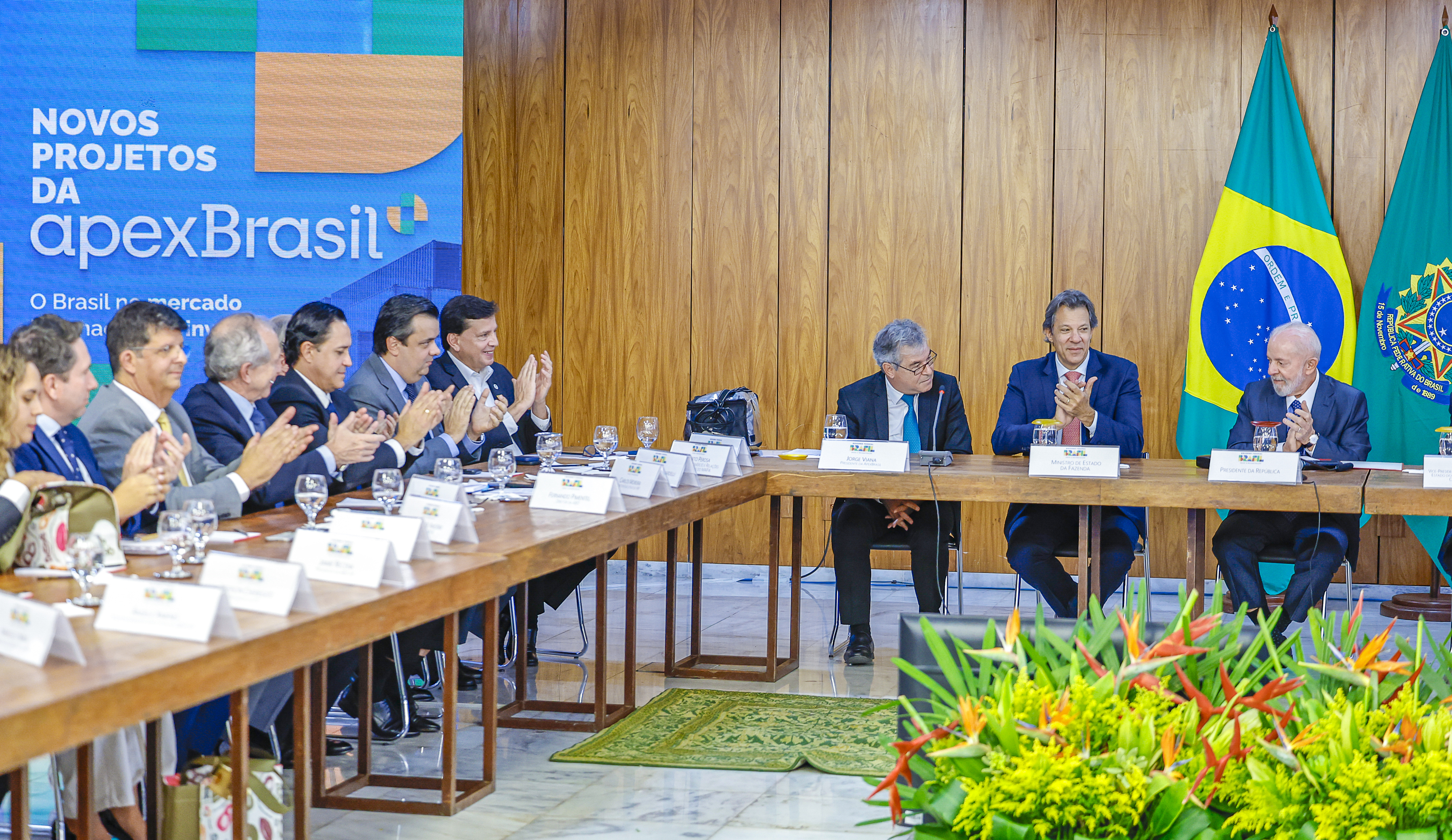 Think Plastic Brazil marca presença em assinatura de convênios ApexBrasil com presidente Lula