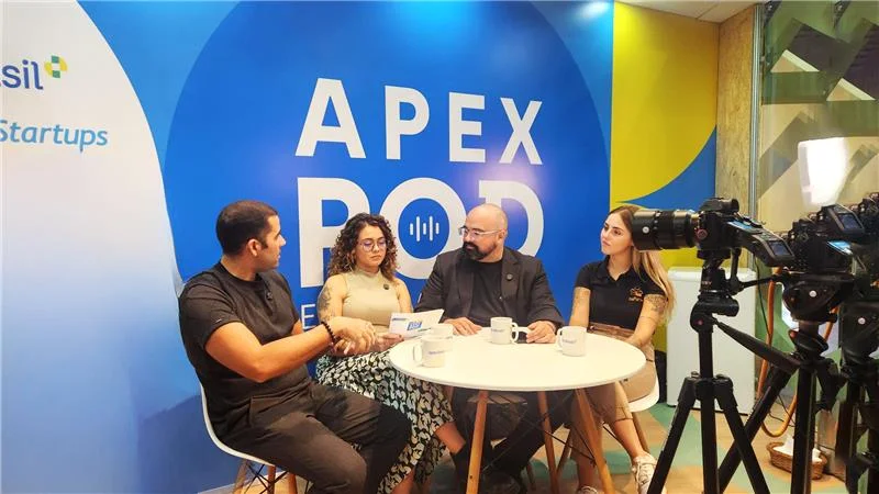 ApexPod em Movimento debate inovação brasileira durante o Web Summit Rio 2025