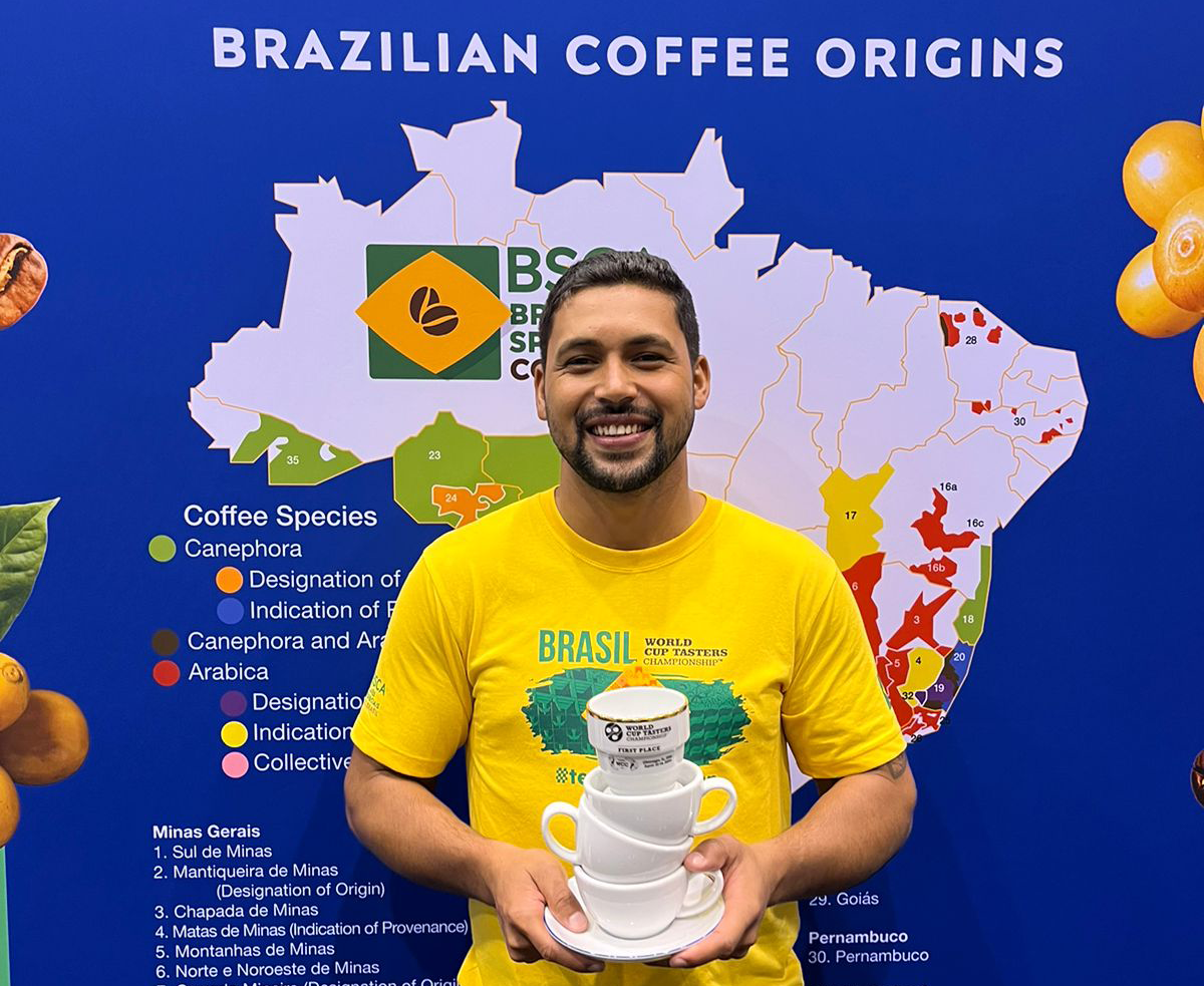 Brasileiro Dionatan de Almeida é campeão mundial de prova de café