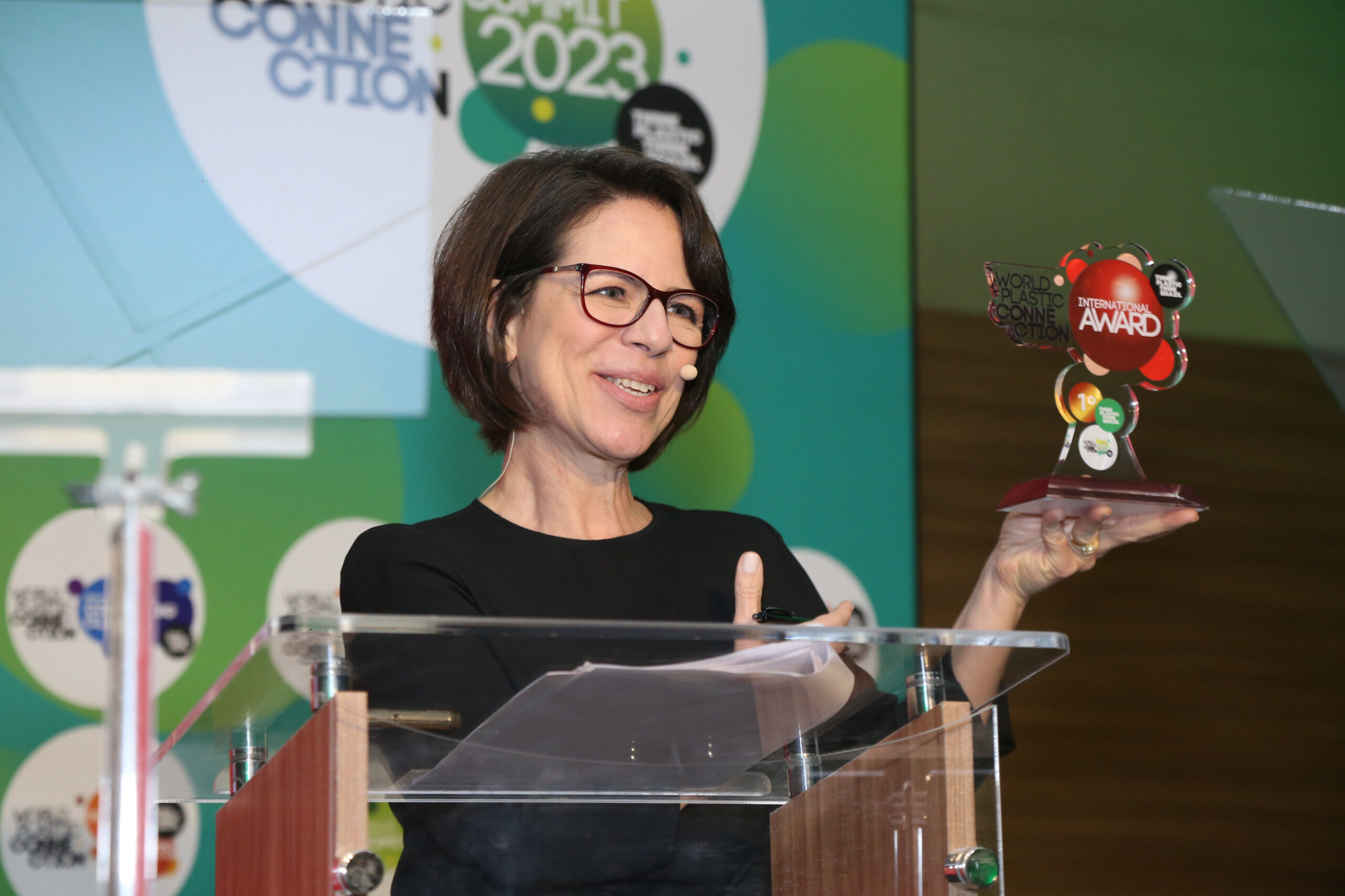 International Award 2025: última chamada para concorrer à premiação que reconhece o processo de internacionalização das empresas do setor plástico