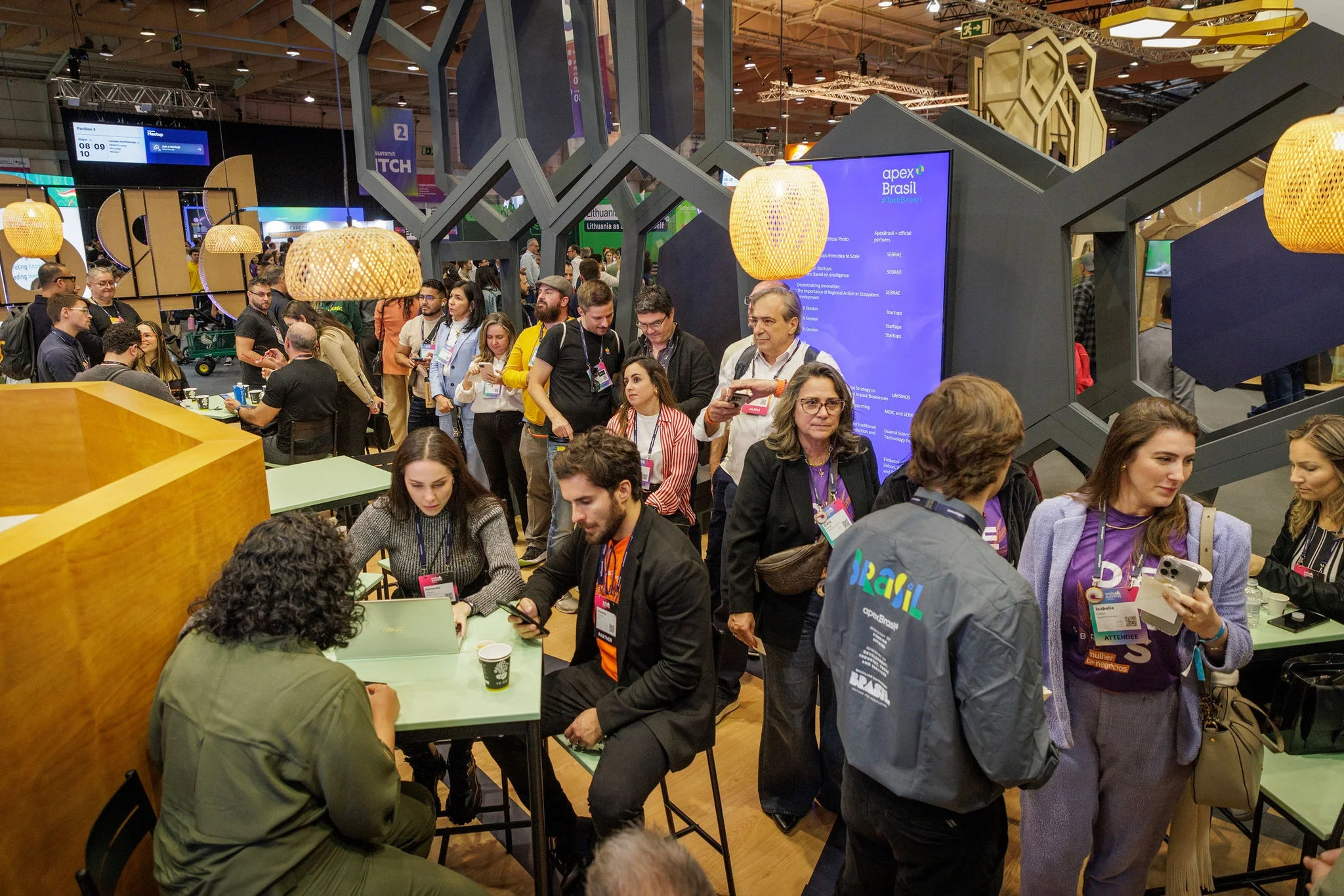 ApexBrasil e Sebrae levam 340 startups de todas as regiões do Brasil para o Web Summit Lisboa 2025