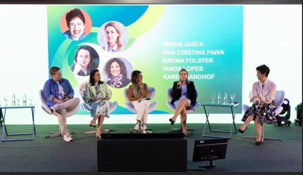 Karen Sandhof, Bruna Folster, Ianda Lopes, Ana Cristina Paiva e Neivia Justa na mesa-redonda sobre liderança feminina. Foto: foto_grafista
