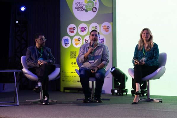 Dijon de Moraes, Marco Lobo e Gisele Raulik na mesa-redonda sobre design e inovação. Foto: foto_grafista