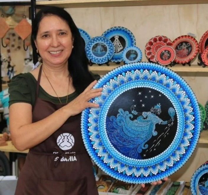 Artesã Célia Paredes e sua arte.