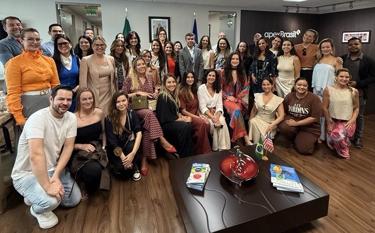 Delegação brasileira no escritório da ApexBrasil em Miami