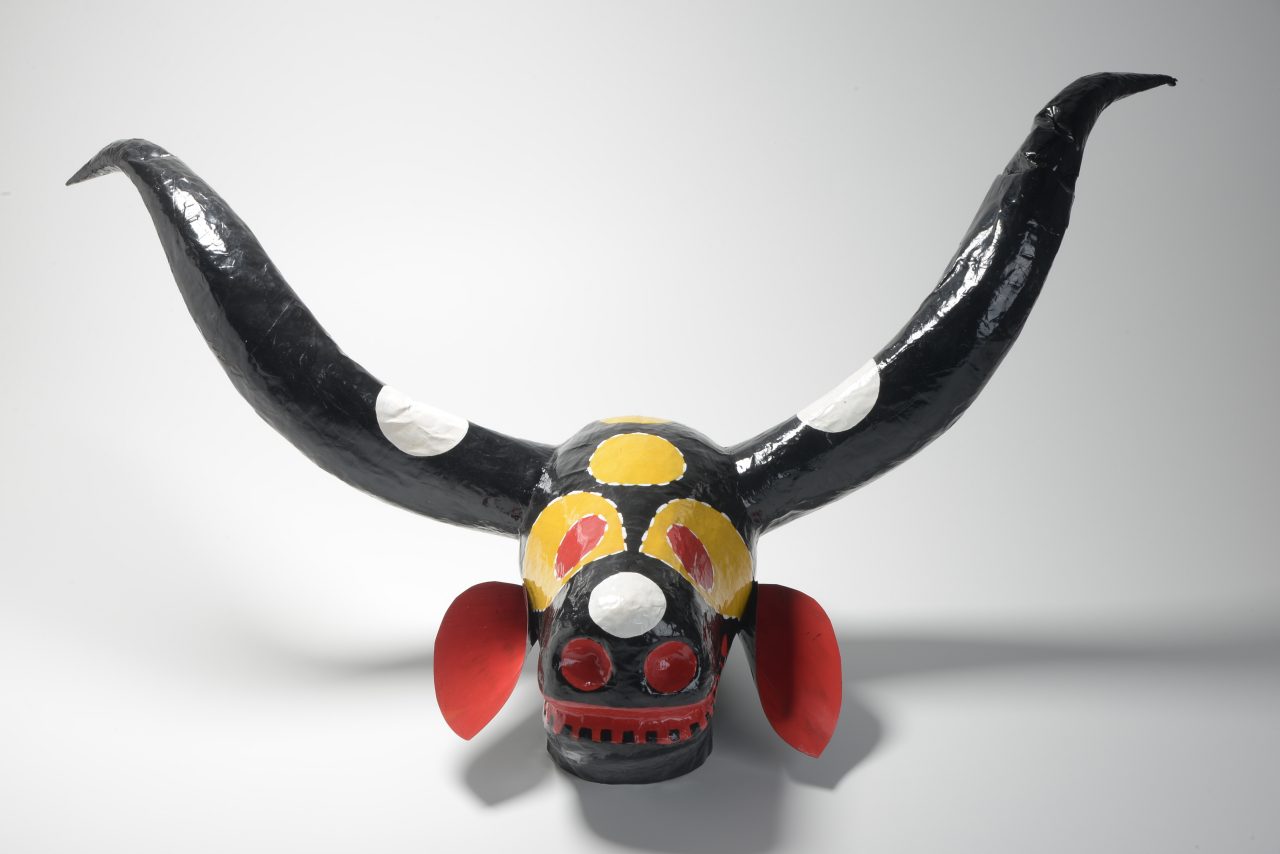 MASCARA DE BOI EM PAPEL - Artesã Maria Delma - Pirenópolis (GO) Foto: Divulgação ApexBrasil