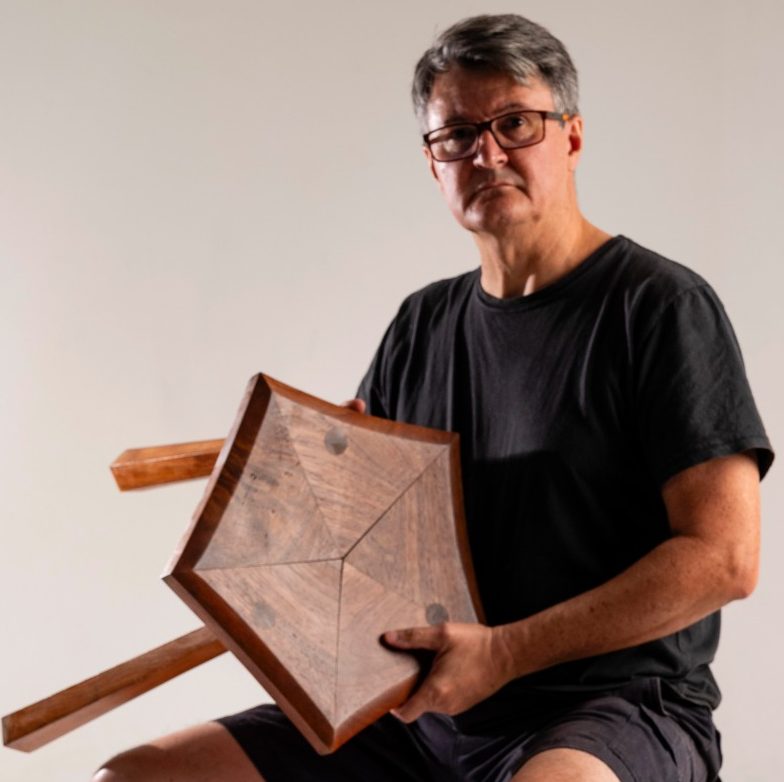 Eduardo Souza, marceneiro e designer