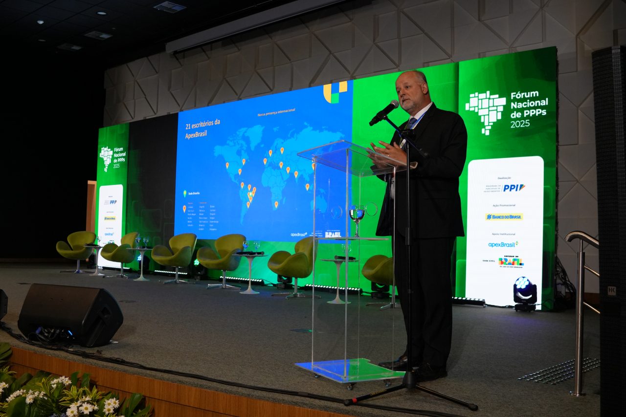 Carlos Padilla apresenta os novos guias temáticos para investidores e a atuação da ApexBrasil. 