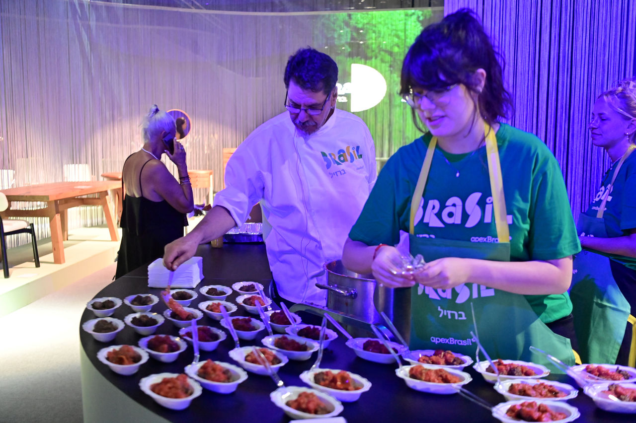 Cooking shows: ingredientes brasileiros despertam curiosidade do público na Casa Brasil Israel