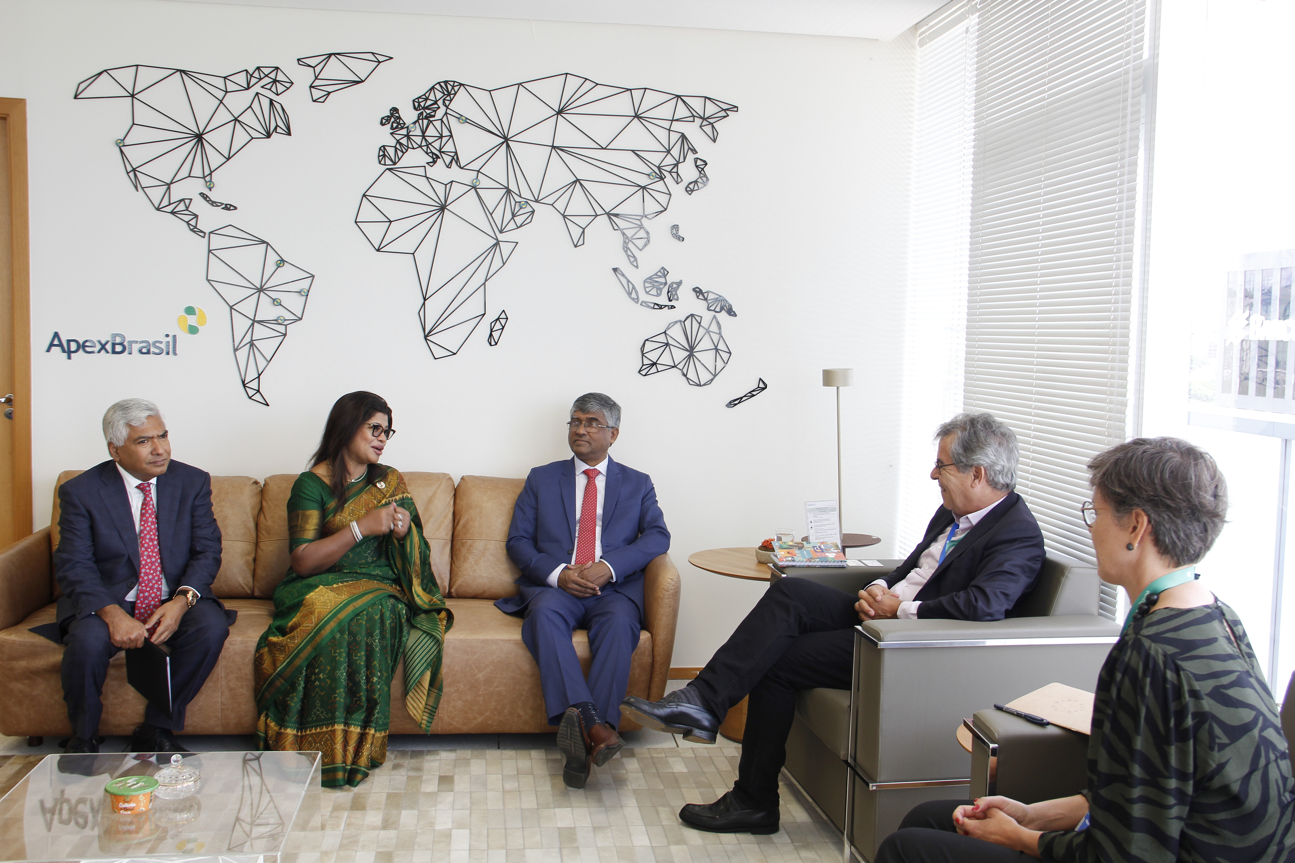 ApexBrasil recebe delegação de Bangladesh para a assinatura de Memorando de Entendimento