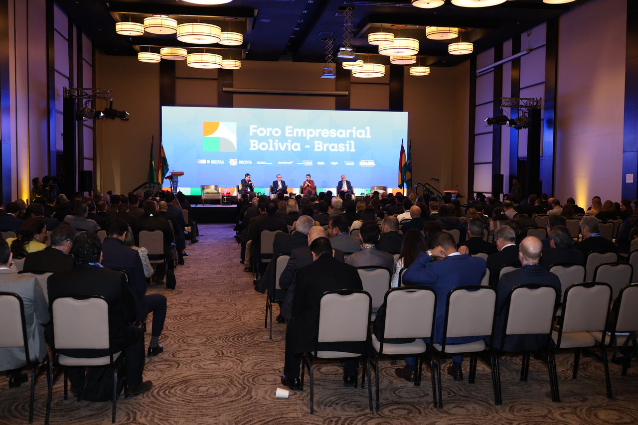 Negócios firmados entre empresários bolivianos e brasileiros confirmam o sucesso do Fórum Empresarial Bolívia-Brasil, afirma Jorge Viana