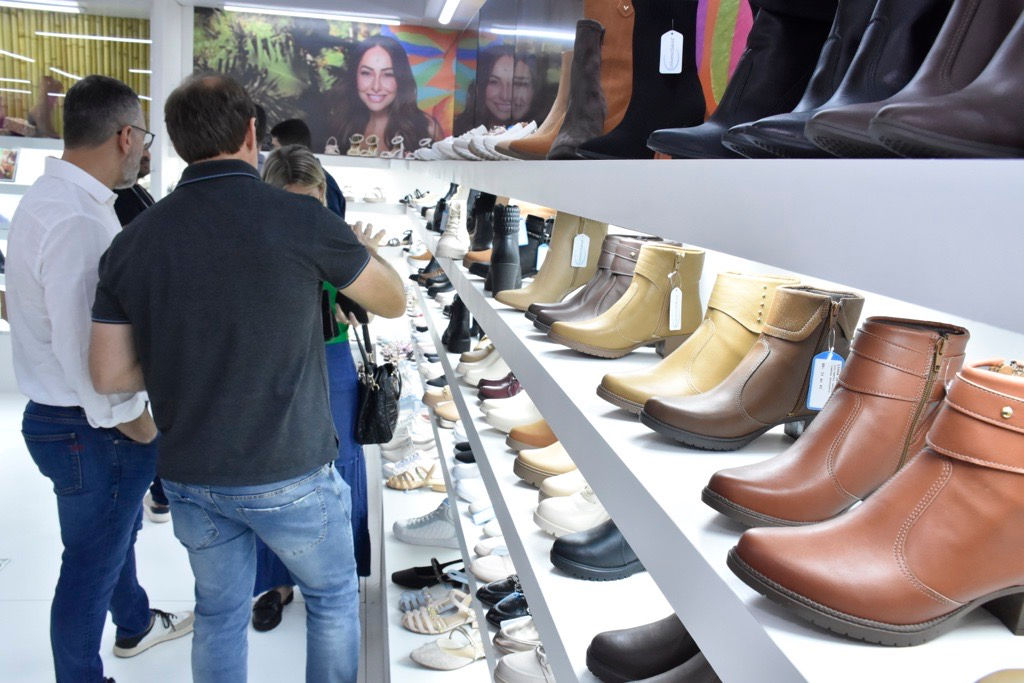 Exporta Mais Brasil: setor de calçados movimenta R$ 25,6 milhões em negócios durante a 10ª rodada do programa em Porto Alegre/RS