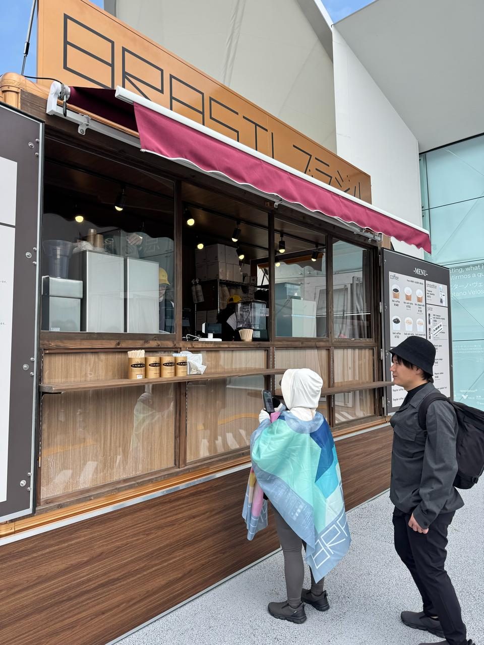 Quiosque de produtos dentro do Pavilhão Brasil na Expo Osaka 2025